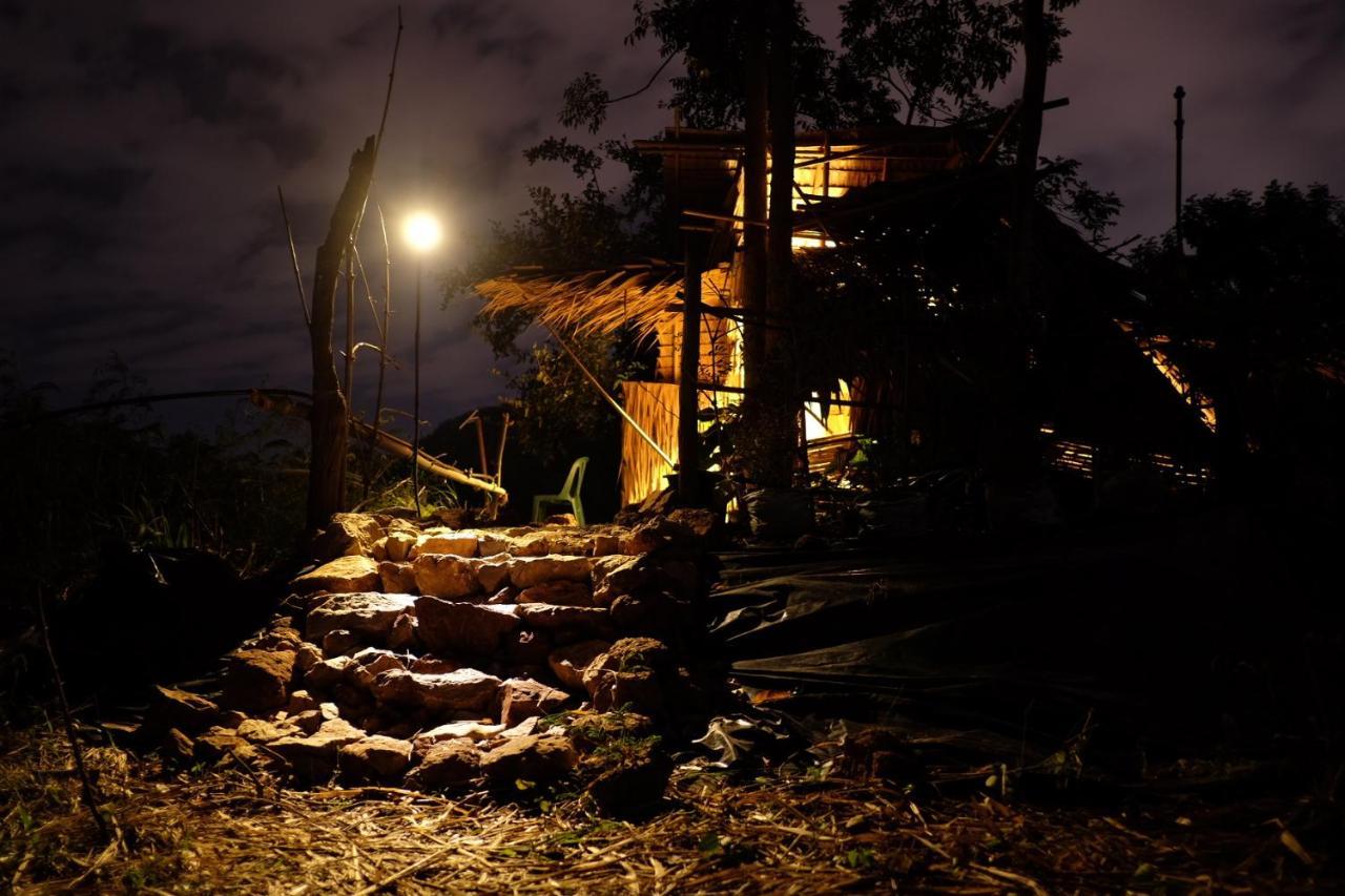 Готель Royal Mountain Hut Ratchaburi Екстер'єр фото