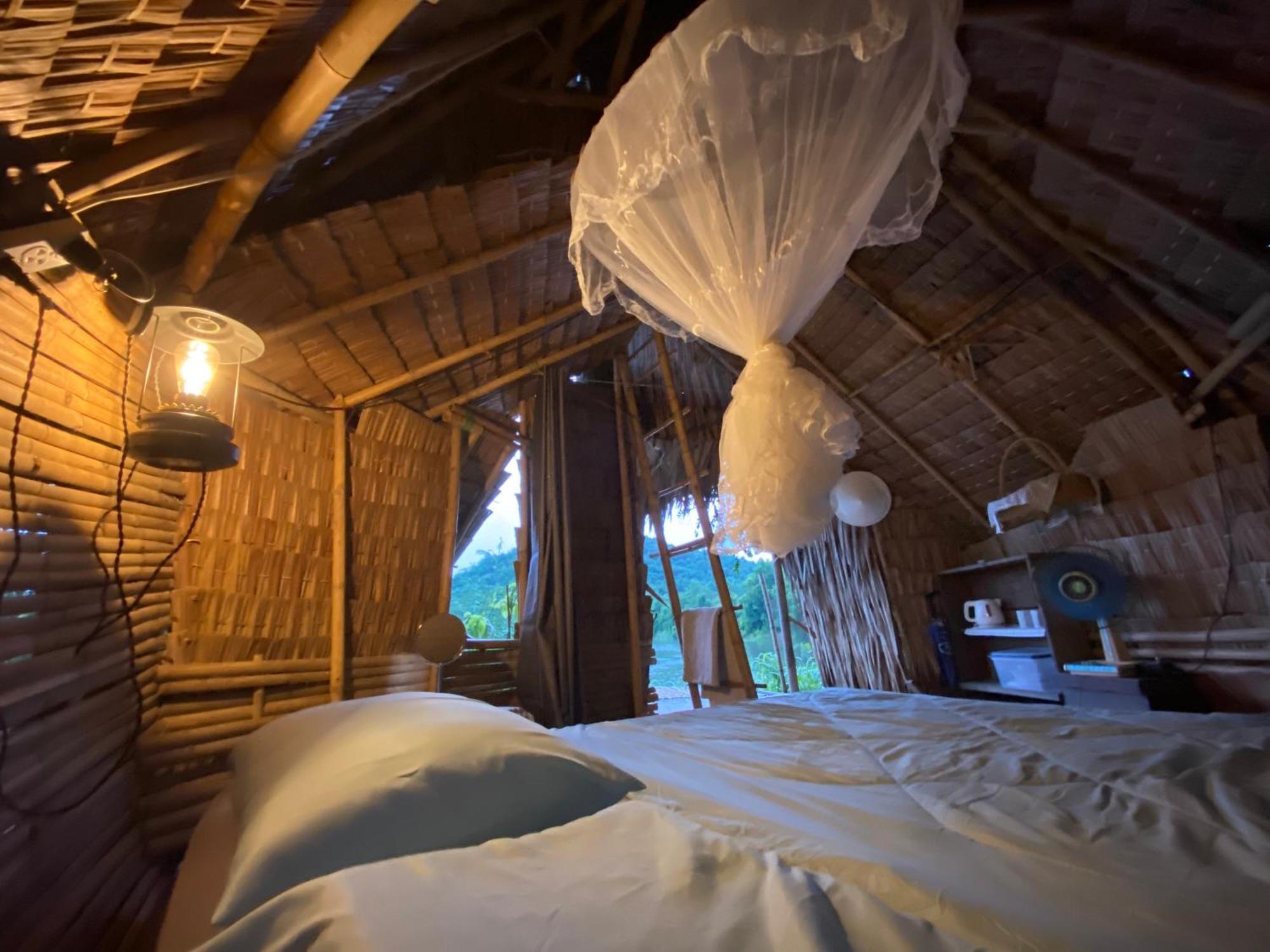Готель Royal Mountain Hut Ratchaburi Екстер'єр фото