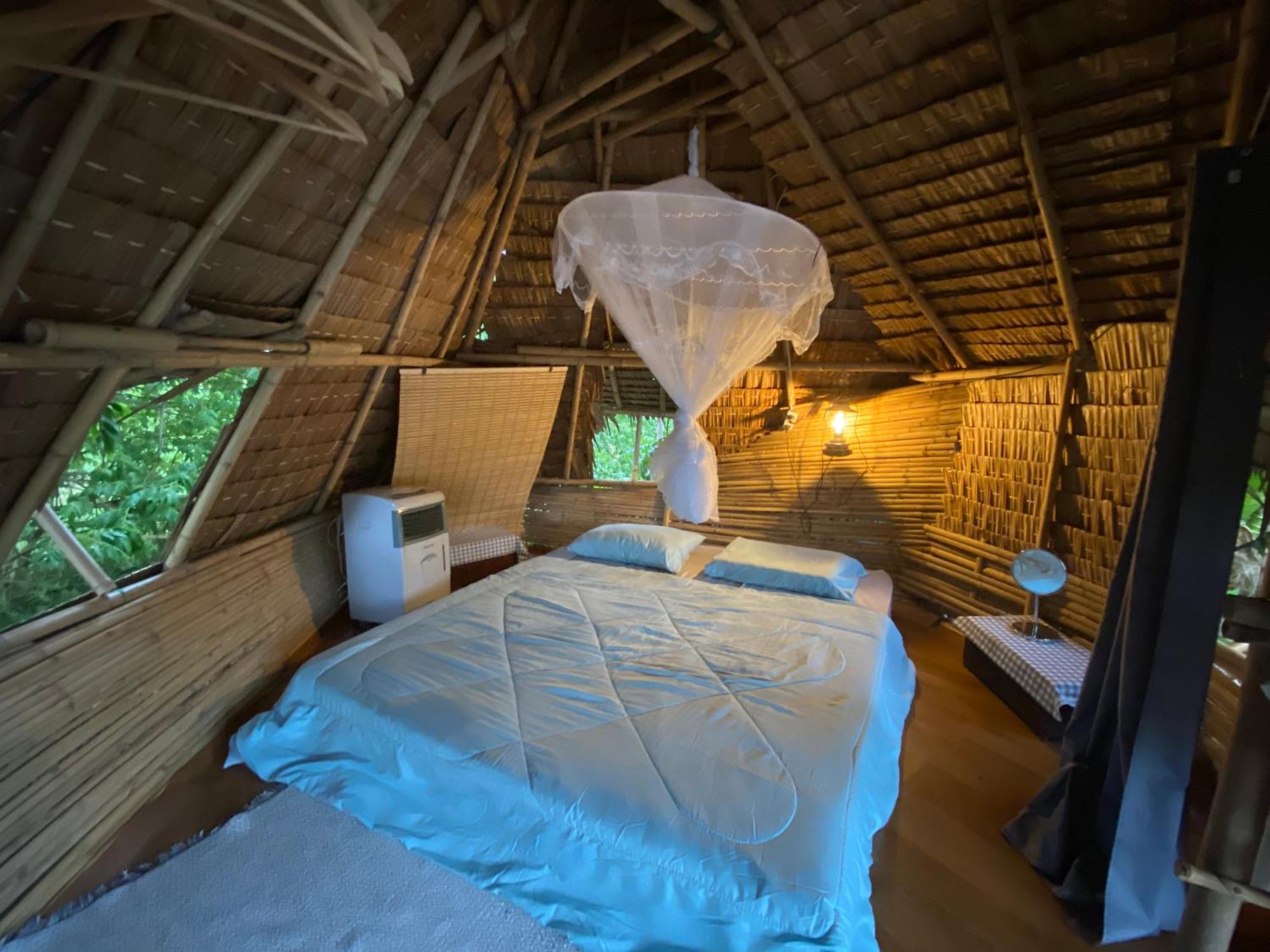 Готель Royal Mountain Hut Ratchaburi Екстер'єр фото