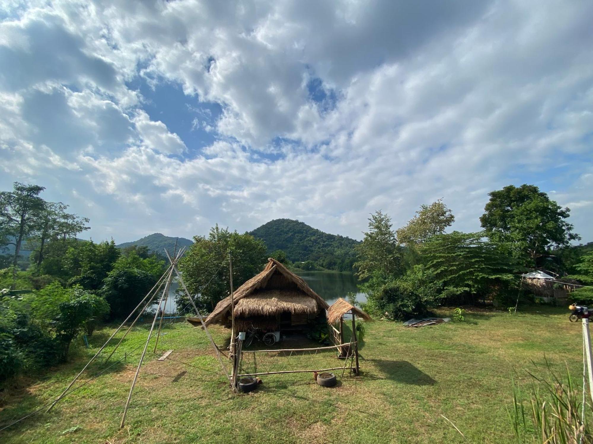Готель Royal Mountain Hut Ratchaburi Екстер'єр фото