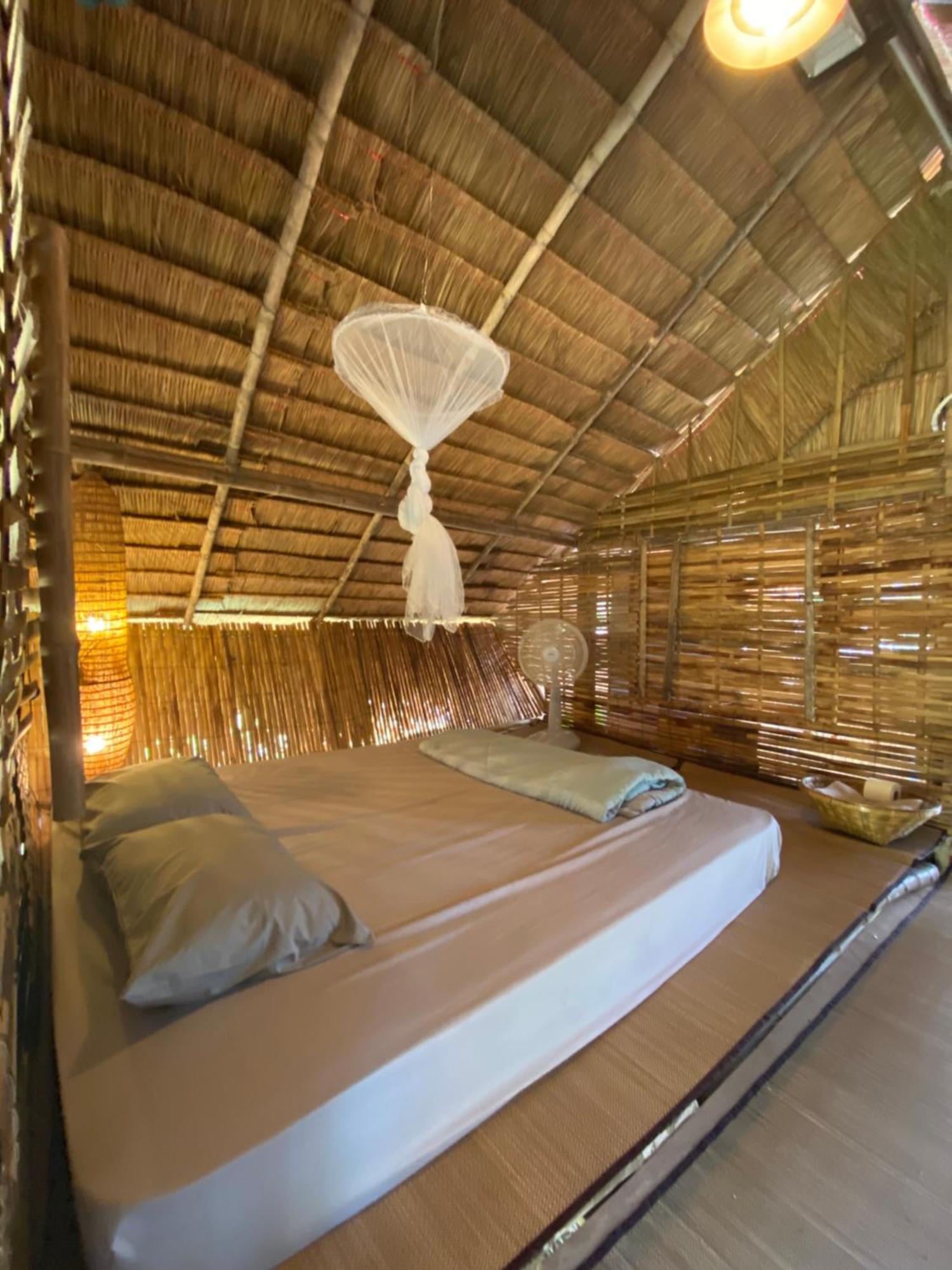 Готель Royal Mountain Hut Ratchaburi Екстер'єр фото