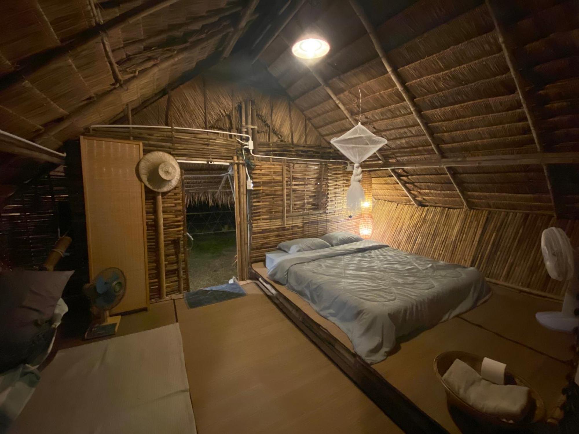 Готель Royal Mountain Hut Ratchaburi Екстер'єр фото