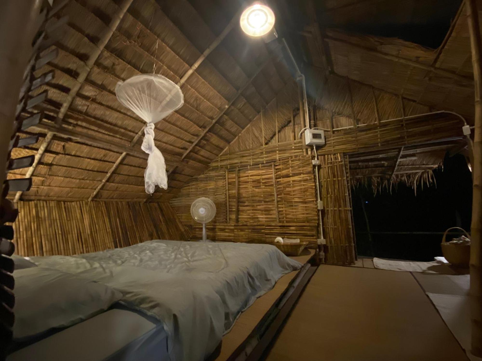 Готель Royal Mountain Hut Ratchaburi Екстер'єр фото