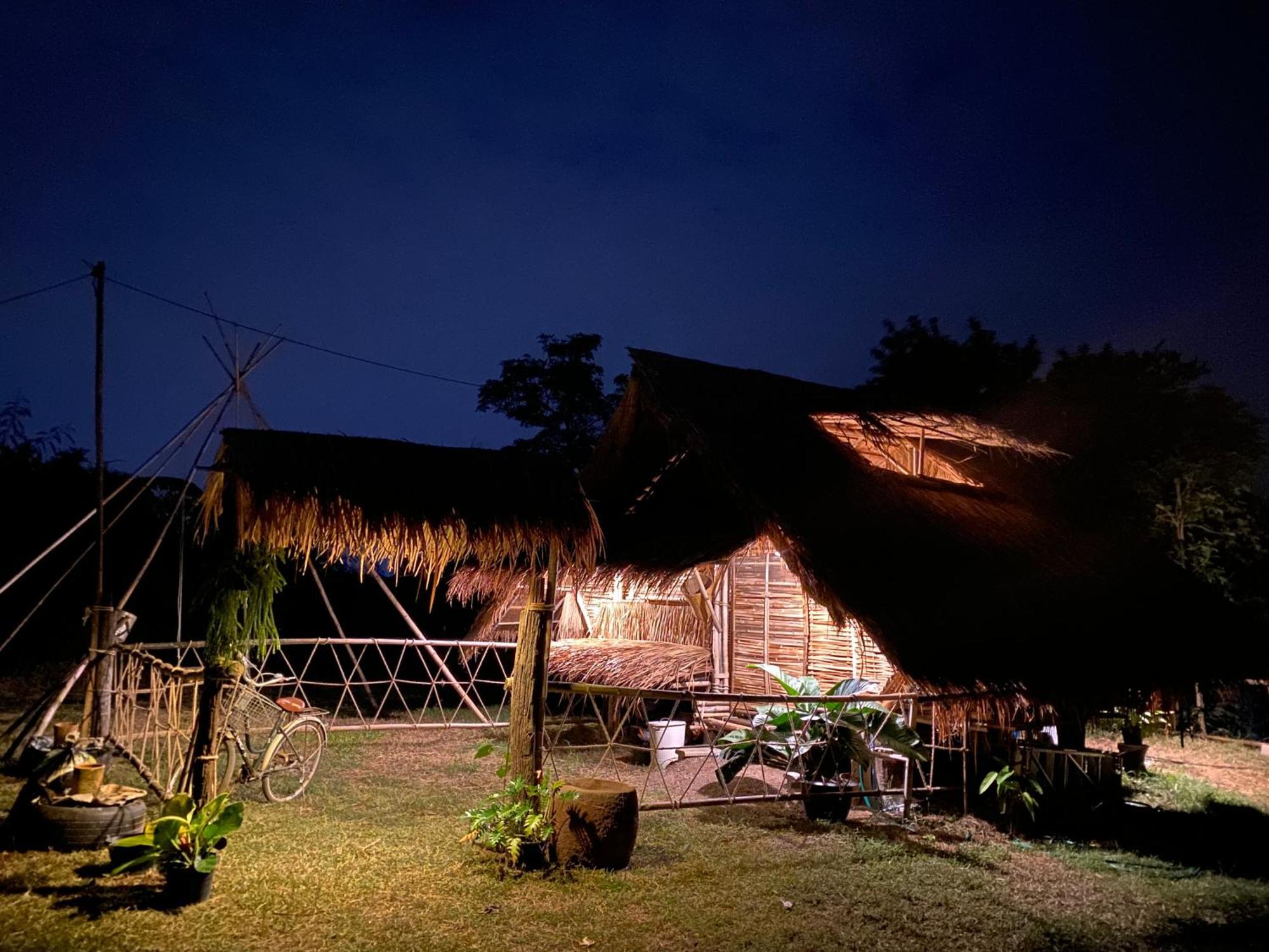 Готель Royal Mountain Hut Ratchaburi Екстер'єр фото