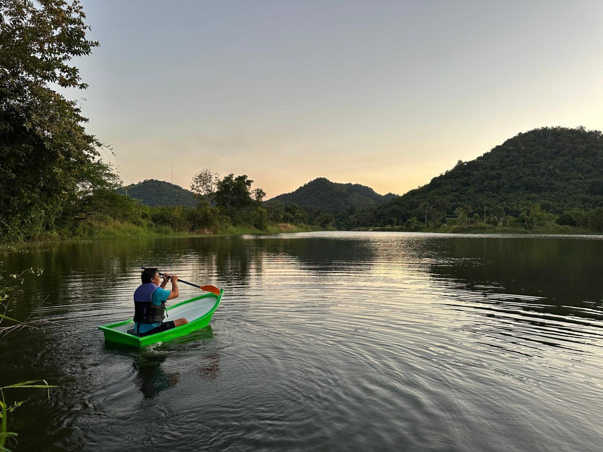 Готель Royal Mountain Hut Ratchaburi Екстер'єр фото