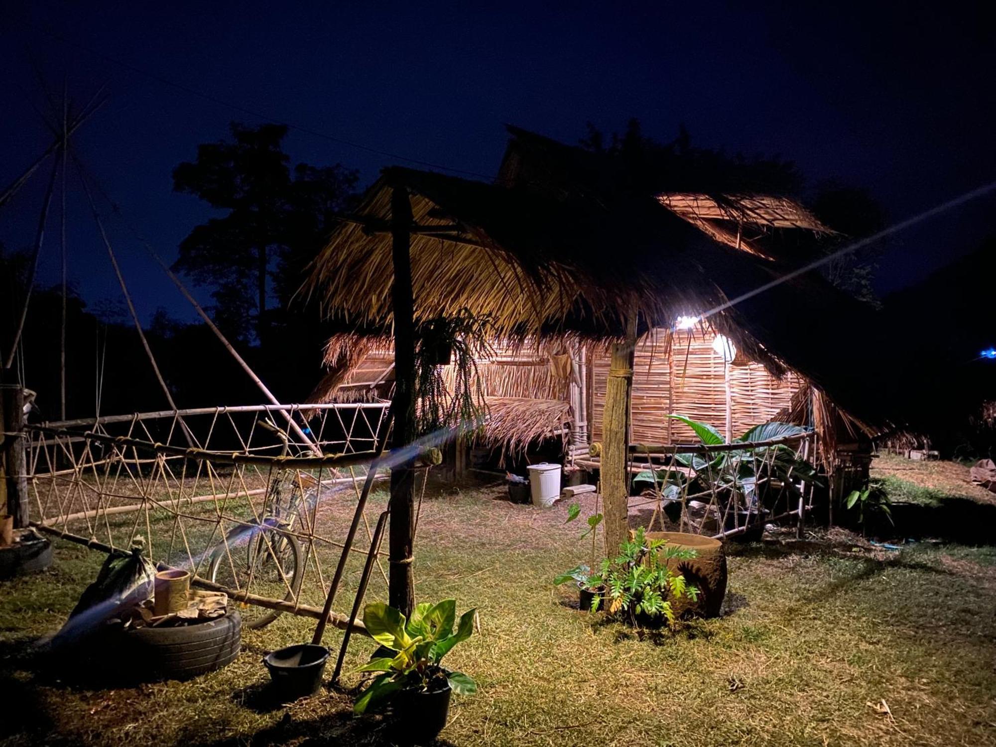 Готель Royal Mountain Hut Ratchaburi Екстер'єр фото