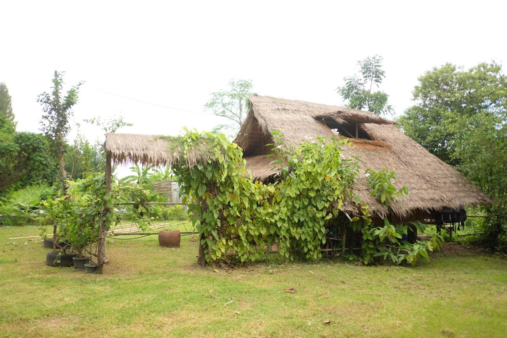 Готель Royal Mountain Hut Ratchaburi Номер фото